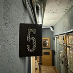 Swed Cab Embassy אכסניה *