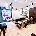 Swed Cab Embassy אכסניה