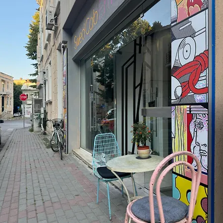 Swed Cab Embassy Hostal