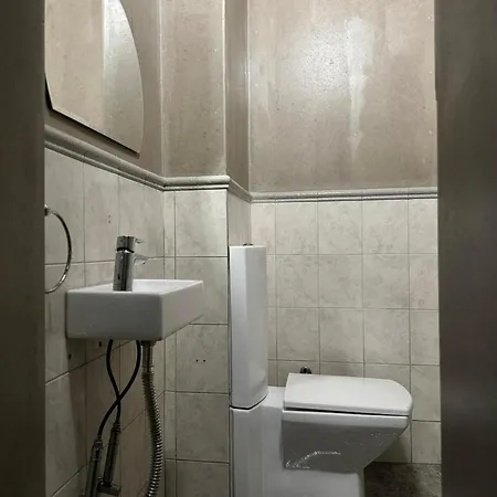 Swed Cab Embassy Hostal *