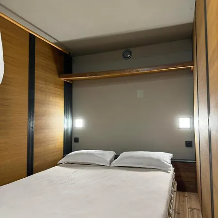 Hostal Swed Cab Embassy Varna