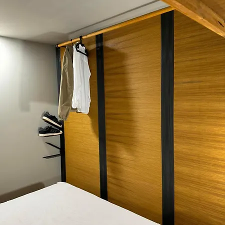 Swed Cab Embassy Hostal