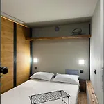Swed Cab Embassy Hostel *