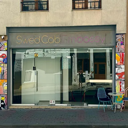 Swed Cab Embassy Hostel Warna