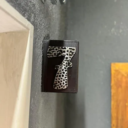 Swed Cab Embassy Warna