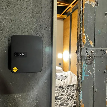 Hostel Swed Cab Embassy