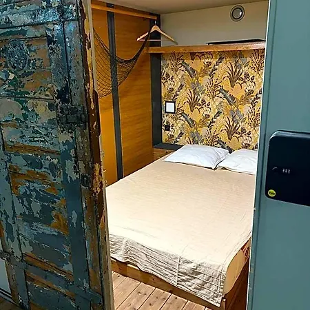 Swed Cab Embassy Hostel