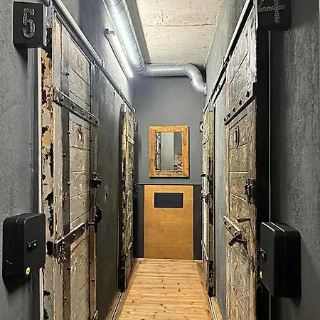 Swed Cab Embassy Hostel *