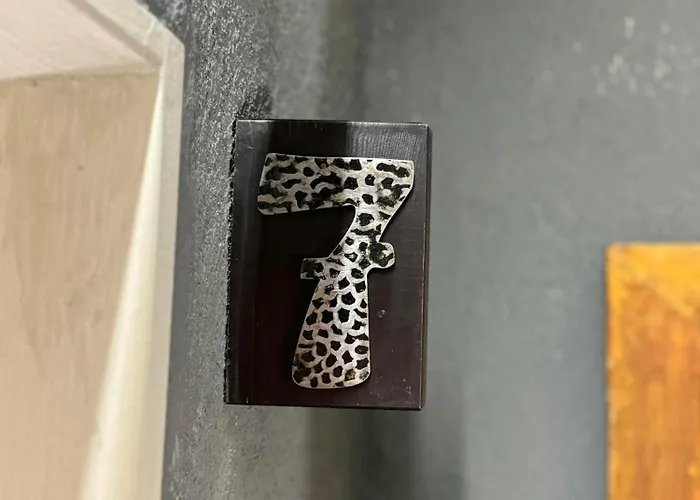 Swed Cab Embassy 瓦爾納