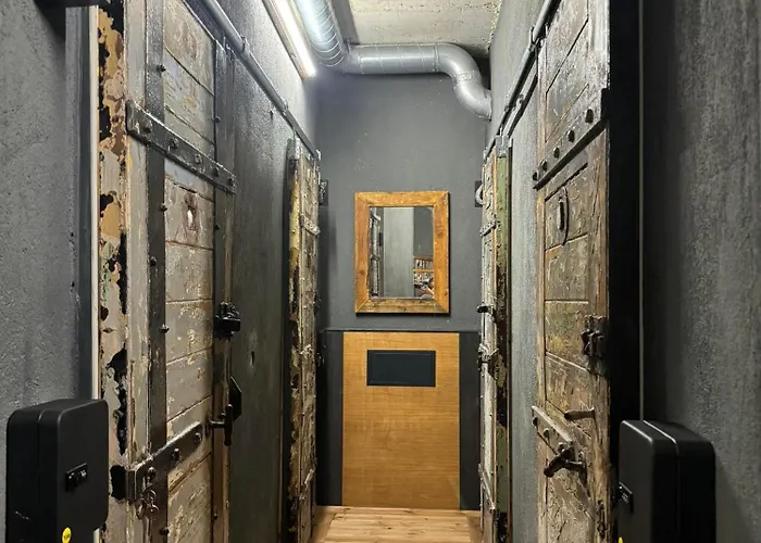 Swed Cab Embassy 旅馆 *