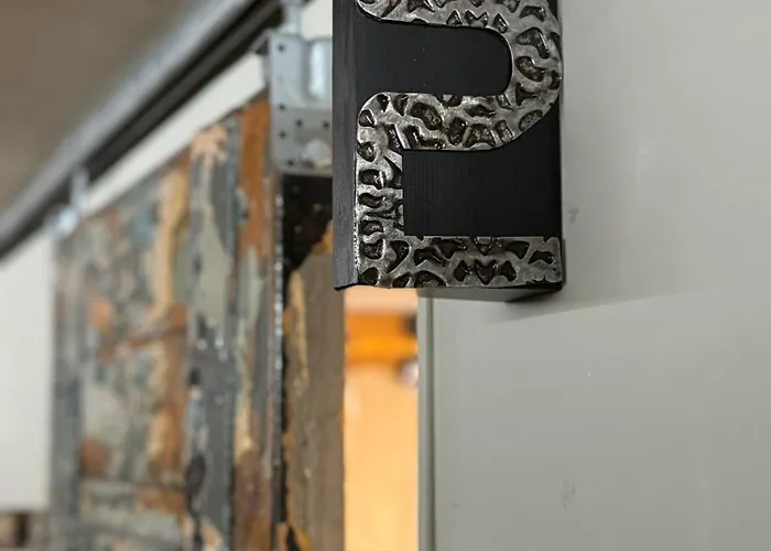 Swed Cab Embassy 旅馆