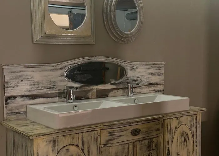 Swed Cab Embassy 旅馆 *